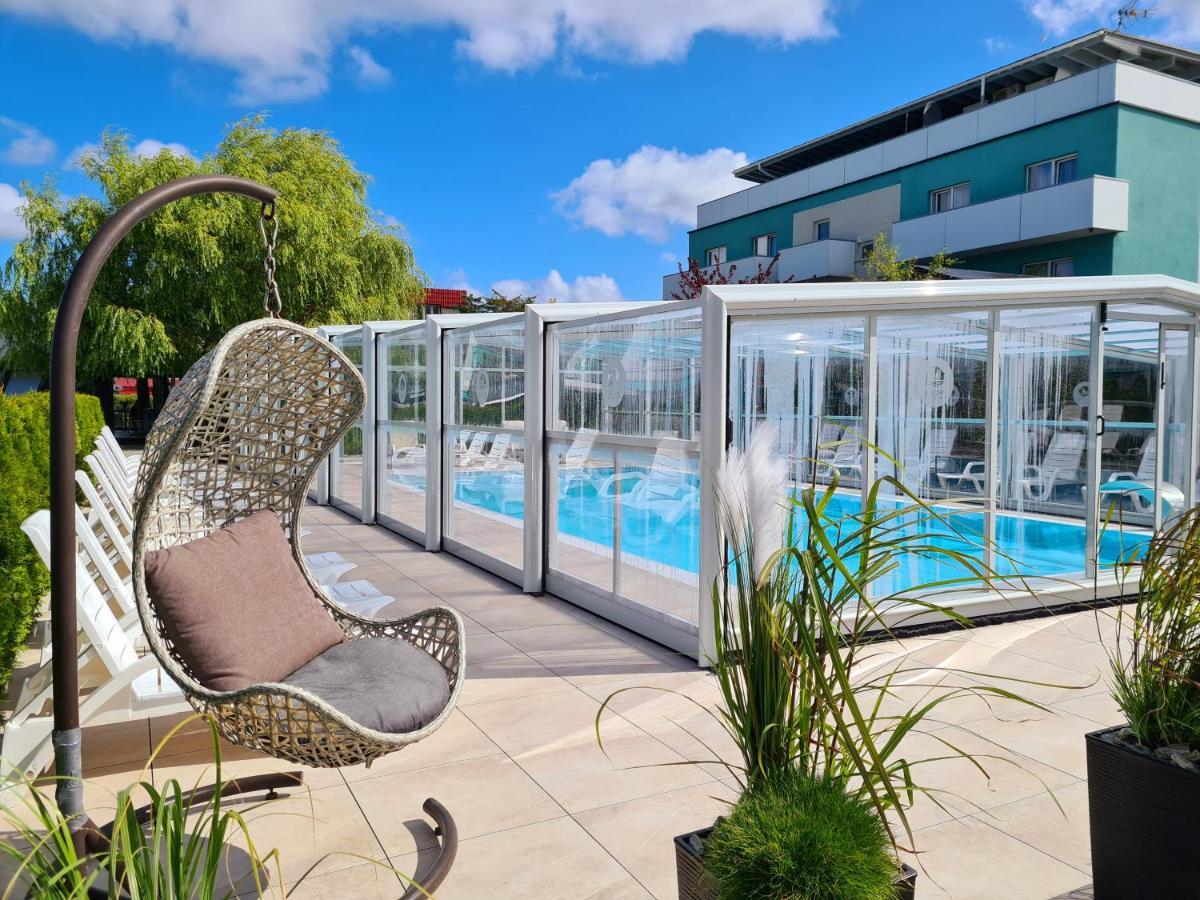 Osrodek Sea Star Premium Hotel Sarbinowo Exterior photo